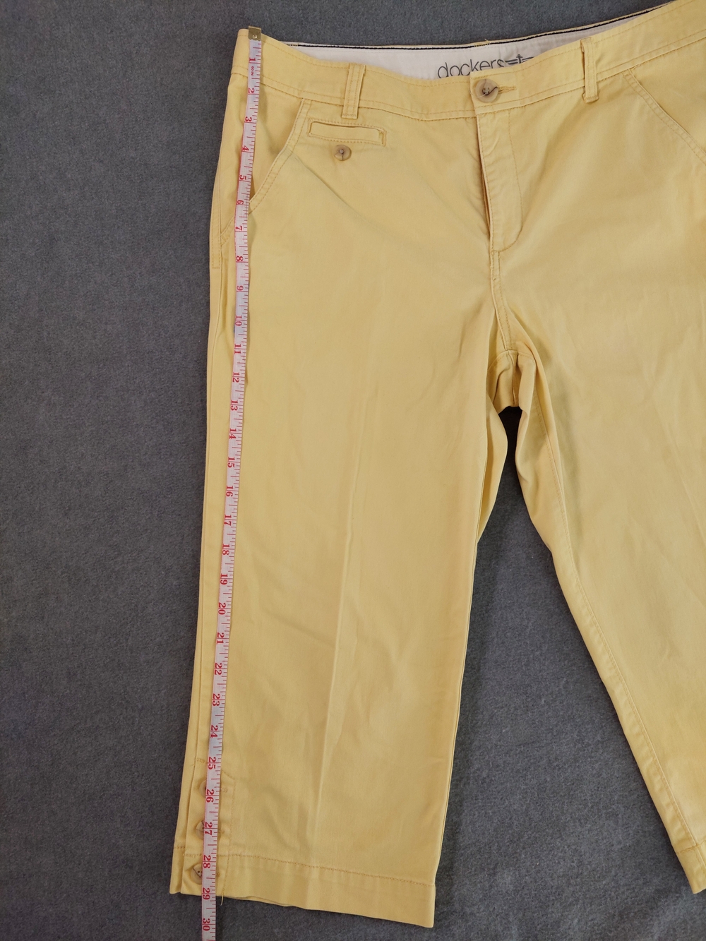Dockers Women's Yellow Capri Crop Pants Size 12 Button Hem Pastel Chino Summer - Picture 3 of 11